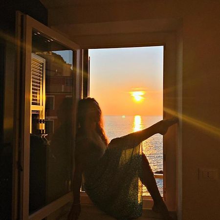 Ciao Bella Seafront Apartment ริโอมัจโจเร ภายนอก รูปภาพ